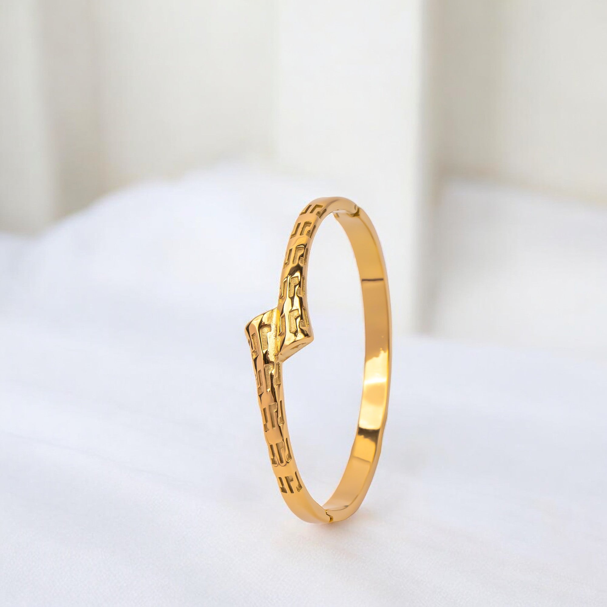 Vintage Grace Design Bracelet 18K Gold Plated